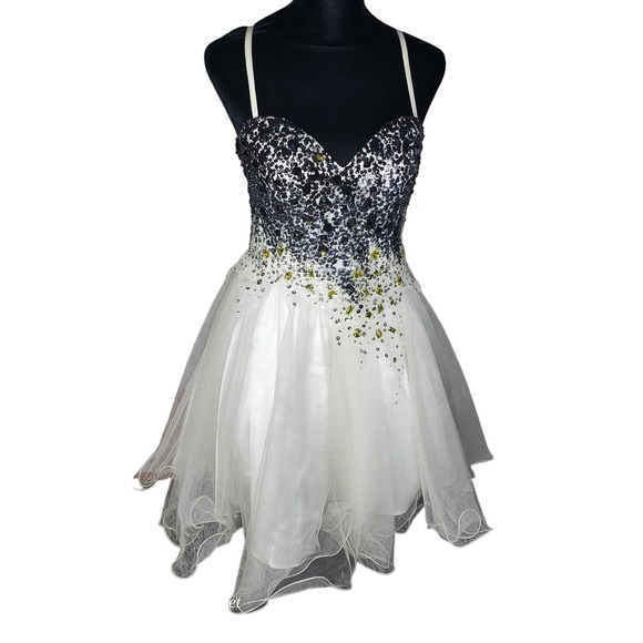 Dave and Johnny Dresses & Skirts - Dave & Johnny Size 3/4 White Studded Dress Size 3/4